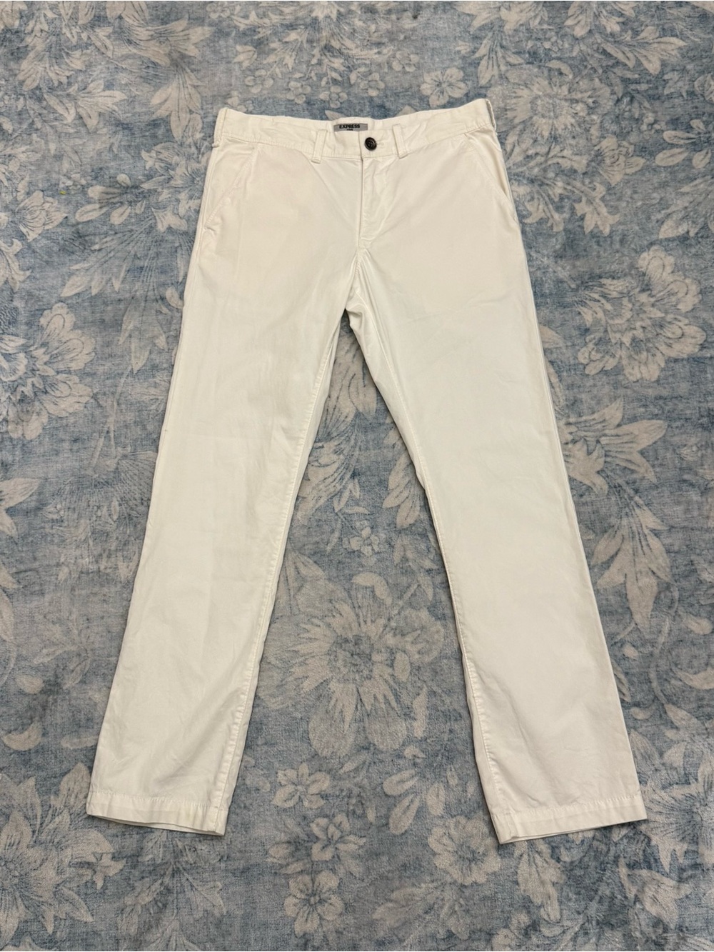 Express Finn Women’s White Classic denim Pants size 30/30